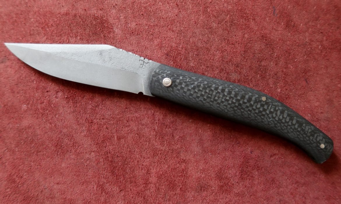 Couteau Le Berger lame damas carbone manche ronce de hêtre stabilisée